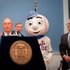 Photos: Mr. Met Joins Mayor Bloomberg To Announce Citi Field Will Host 2013 All-Star Game